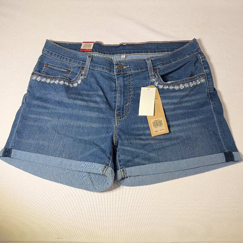 NWT Levi's Vintage Soft Denim Embroidered Short size 32